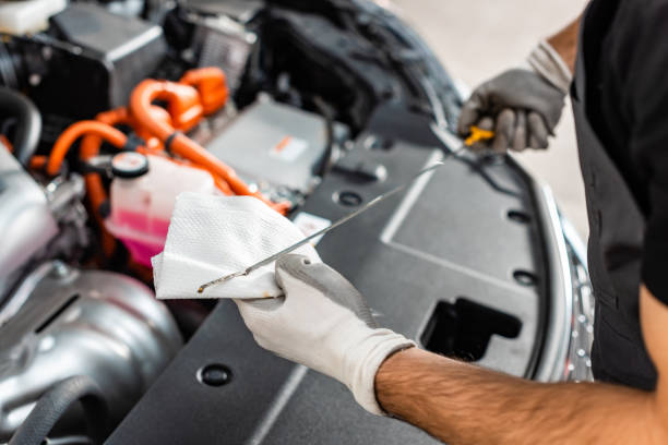 What is the difference between an oil change and an oil change service?